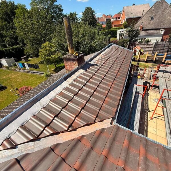 couverture-toiture-tuiles-noue-zinc